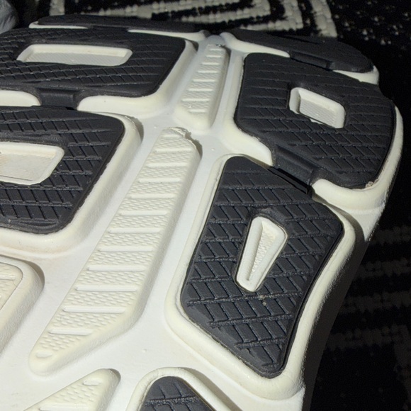 HOKA Black and White Running Shoes Bondi 9, Women’s 8.5B EUC - Picture 8 of 11